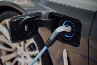 Laadpaal auto aanleggen